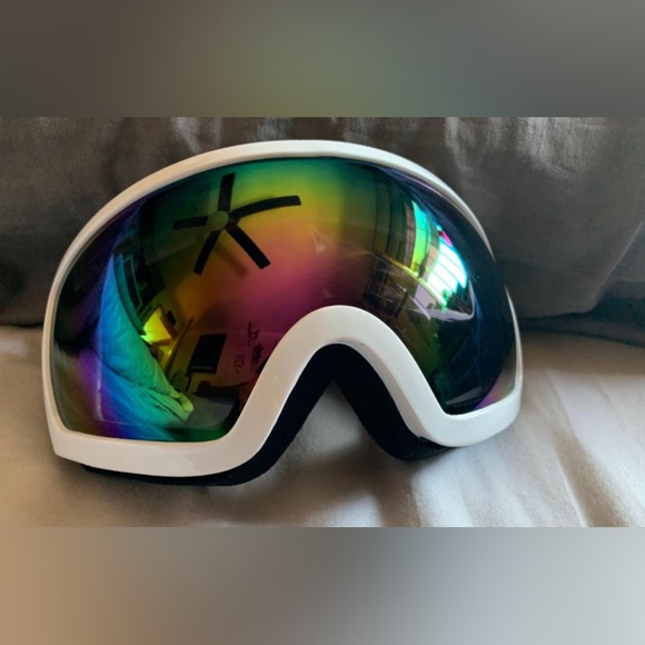 NWT Snow Ski Goggles for Men, Women and Youth-Skiing Snowboarding